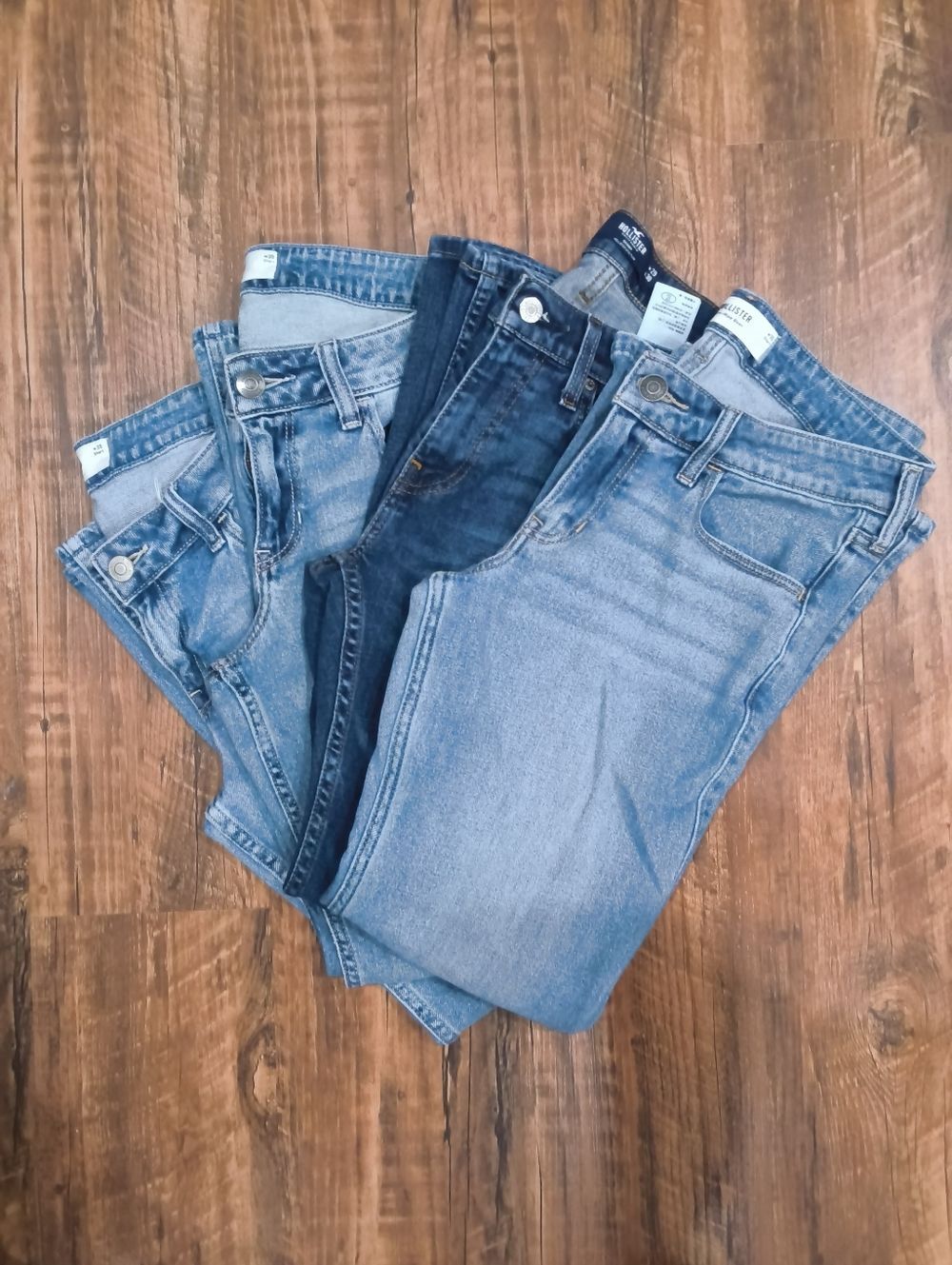 Hollister Women’s Jeans Lot (4 Pairs) – Size 29 & 30 – Skinny & Flare- Short